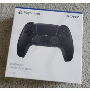 Black PS5 DualSenses Controller